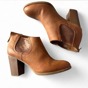 Style & Co. Tan Ankle Booties